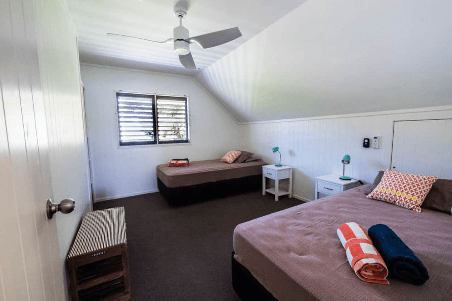 Bedroom twin share